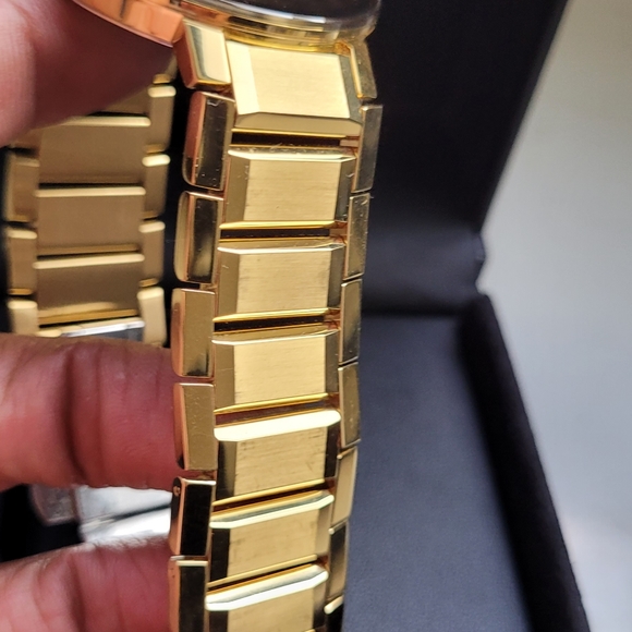 Movado Watch Gold Mirror Dial. $2195 RETAIL - Picture 11 of 16